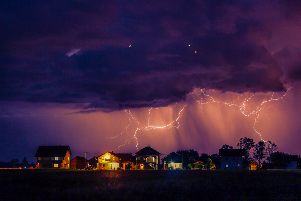 Mobiles, lightning risks and other myths