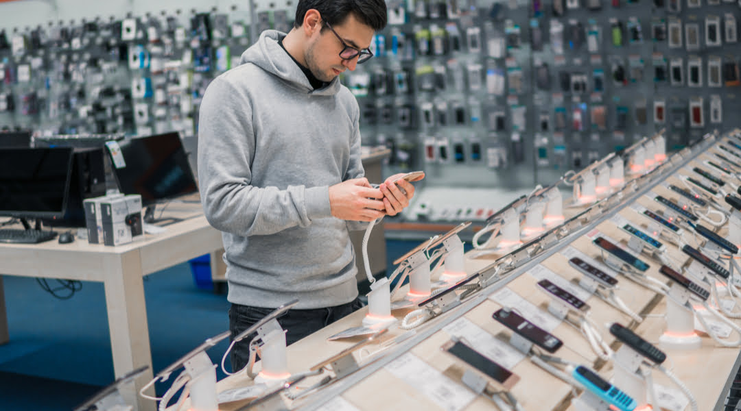 ‘Buyer beware’ when buying a mobile phone online this Christmas